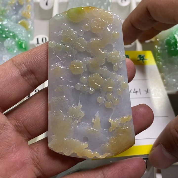 翡翠未镶嵌颈饰山水