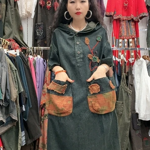 刺绣招财猫牛仔连衣裙2朵花