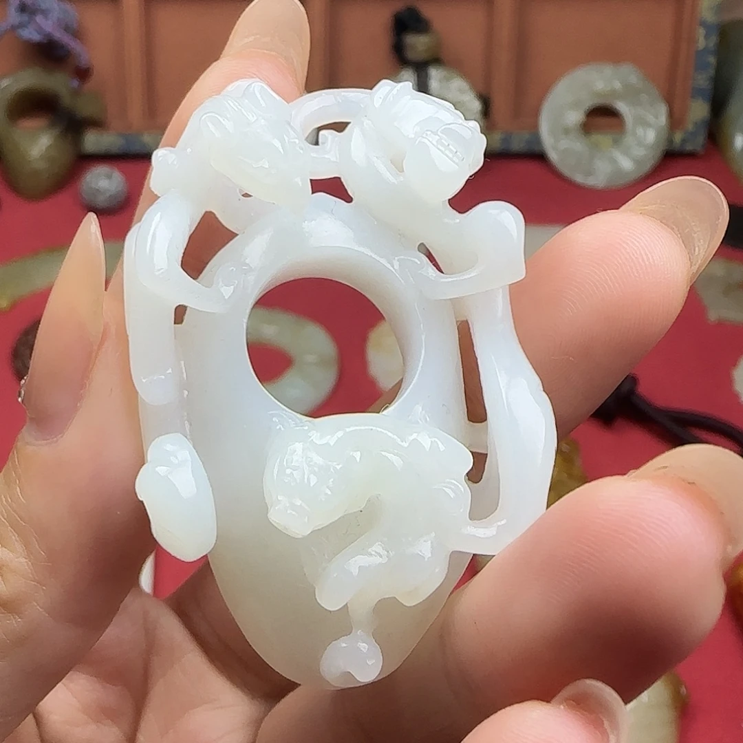 劉***器和田玉未镶嵌挂件