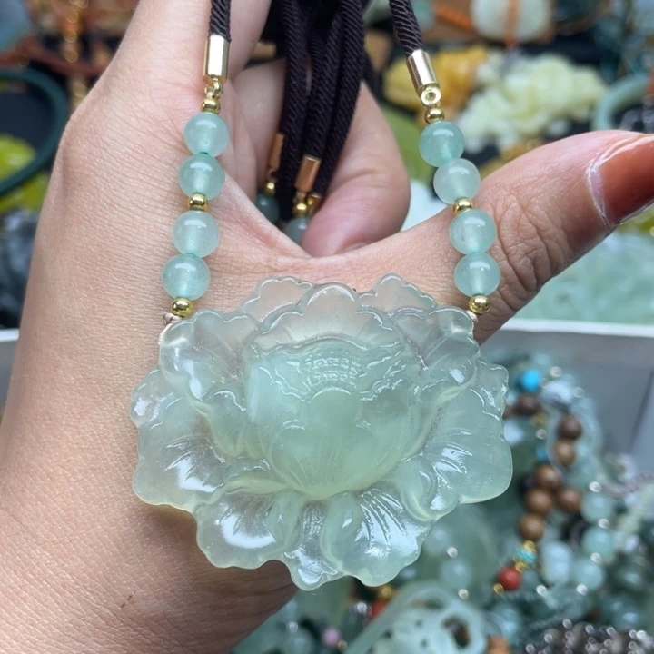 蛇纹石玉未镶嵌颈饰