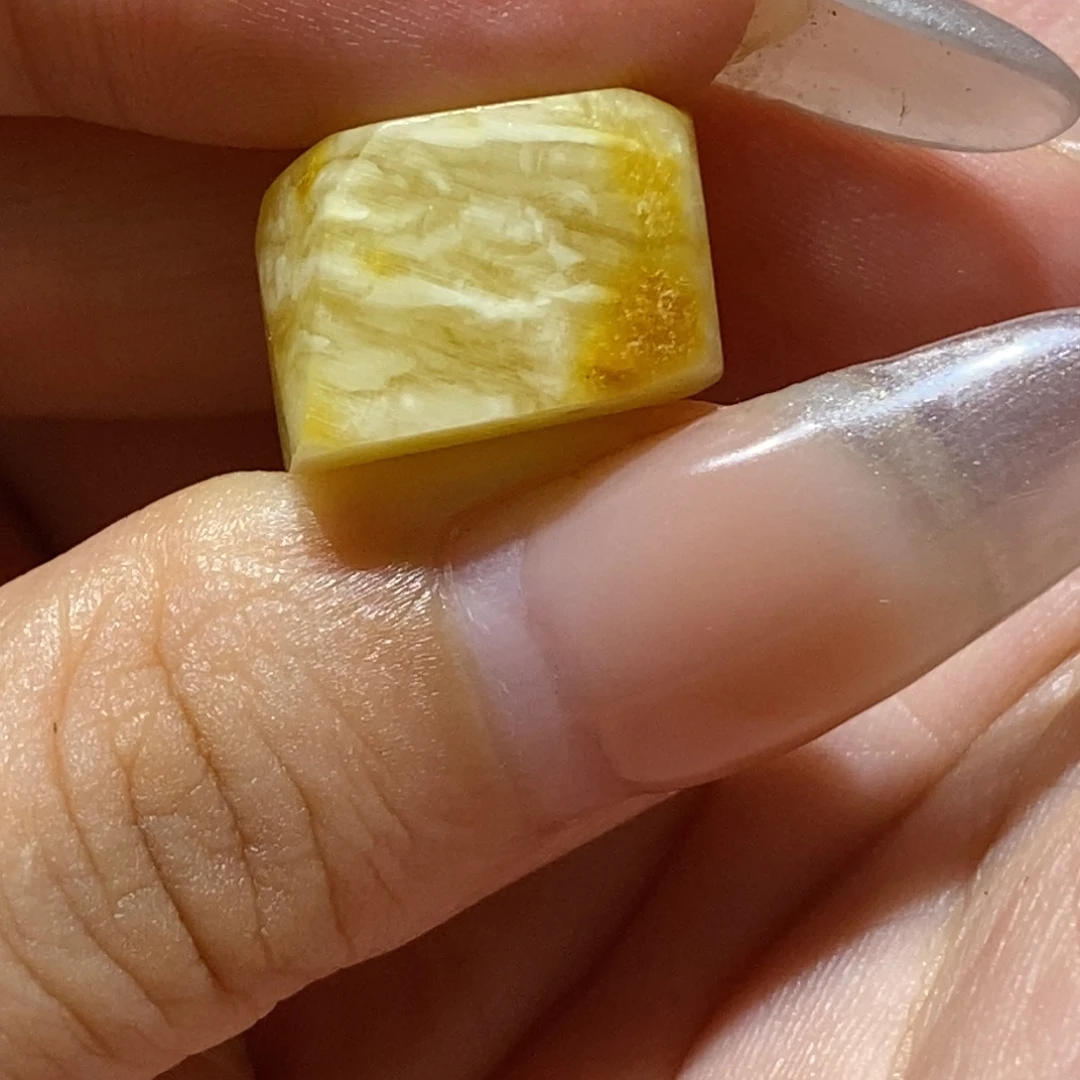 张***六琥珀未镶嵌裸石蜜蜡原石 小料2g