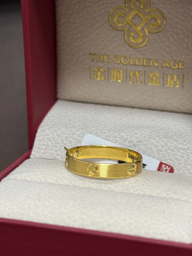 【世纪金时代金店】拉丝圆圈内有个横戒指（确定好圈口再拍）
