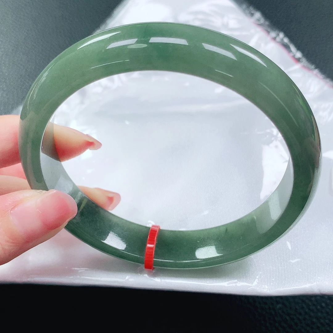翡翠手镯未镶嵌64圈