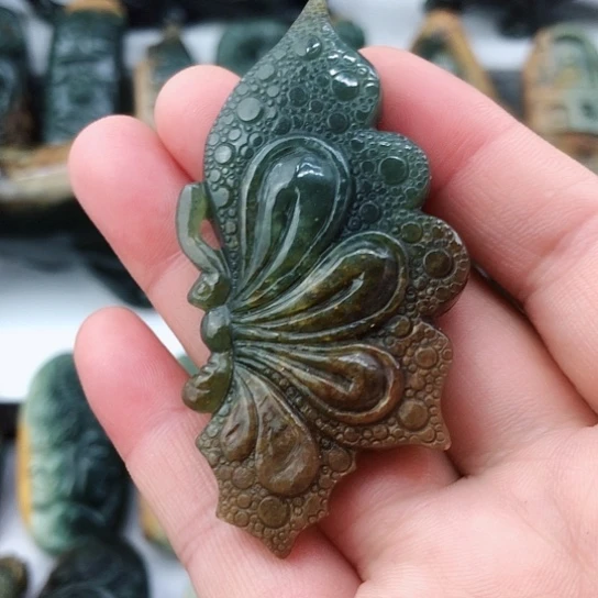 未镶嵌岫岩河磨玉（透闪石质玉）挂件