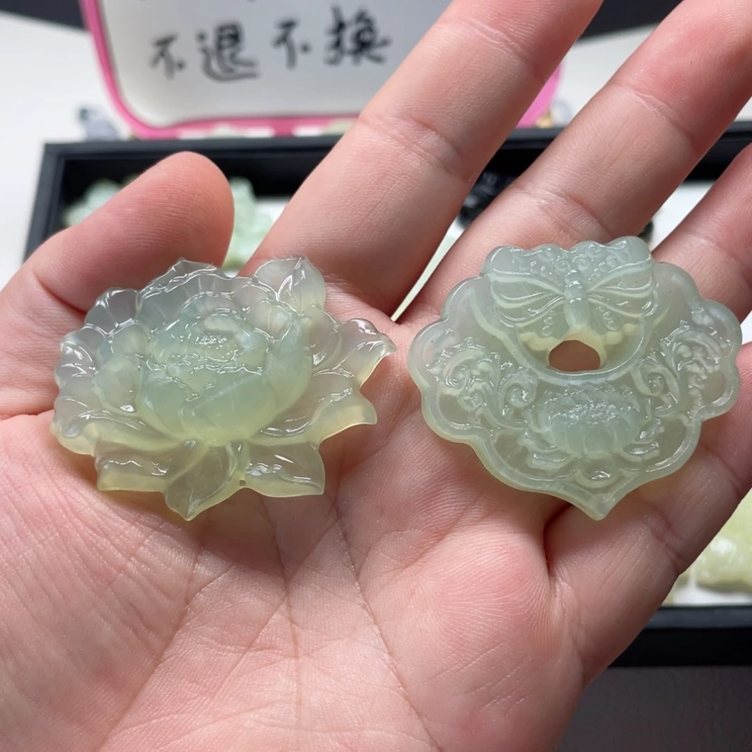 S***u未镶嵌蛇纹石玉颈饰