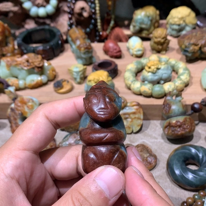 未镶嵌岫岩河磨玉（透闪石质玉）挂件