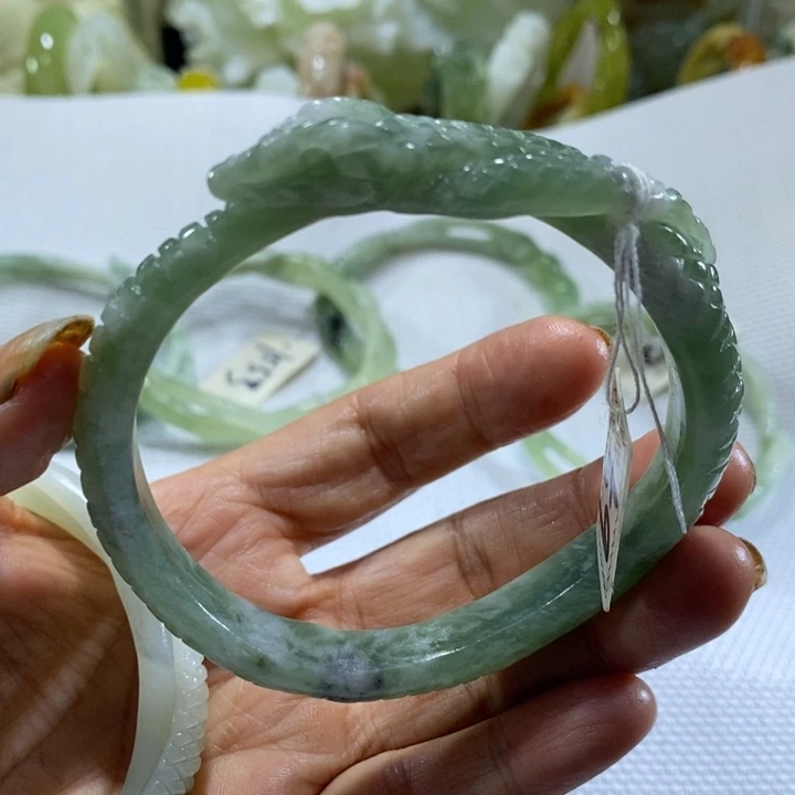 岫玉未镶嵌岫玉手镯