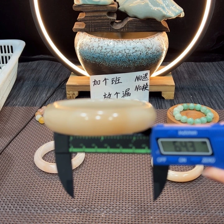 石英质玉（佘太翠）未镶嵌手镯