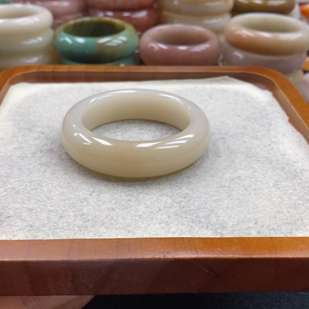 石英质玉未镶嵌手镯