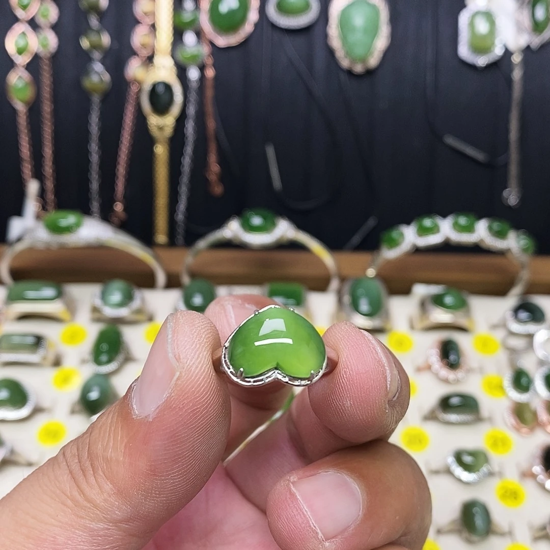 银S925镶嵌戒指和田玉（碧玉）