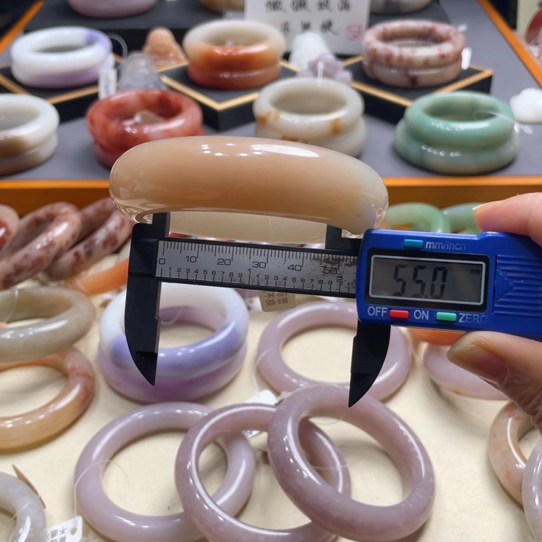 未镶嵌手镯石英岩玉