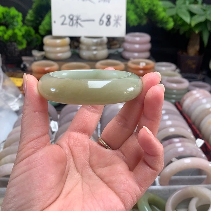 石英质玉（佘太翠）未镶嵌手镯52.5