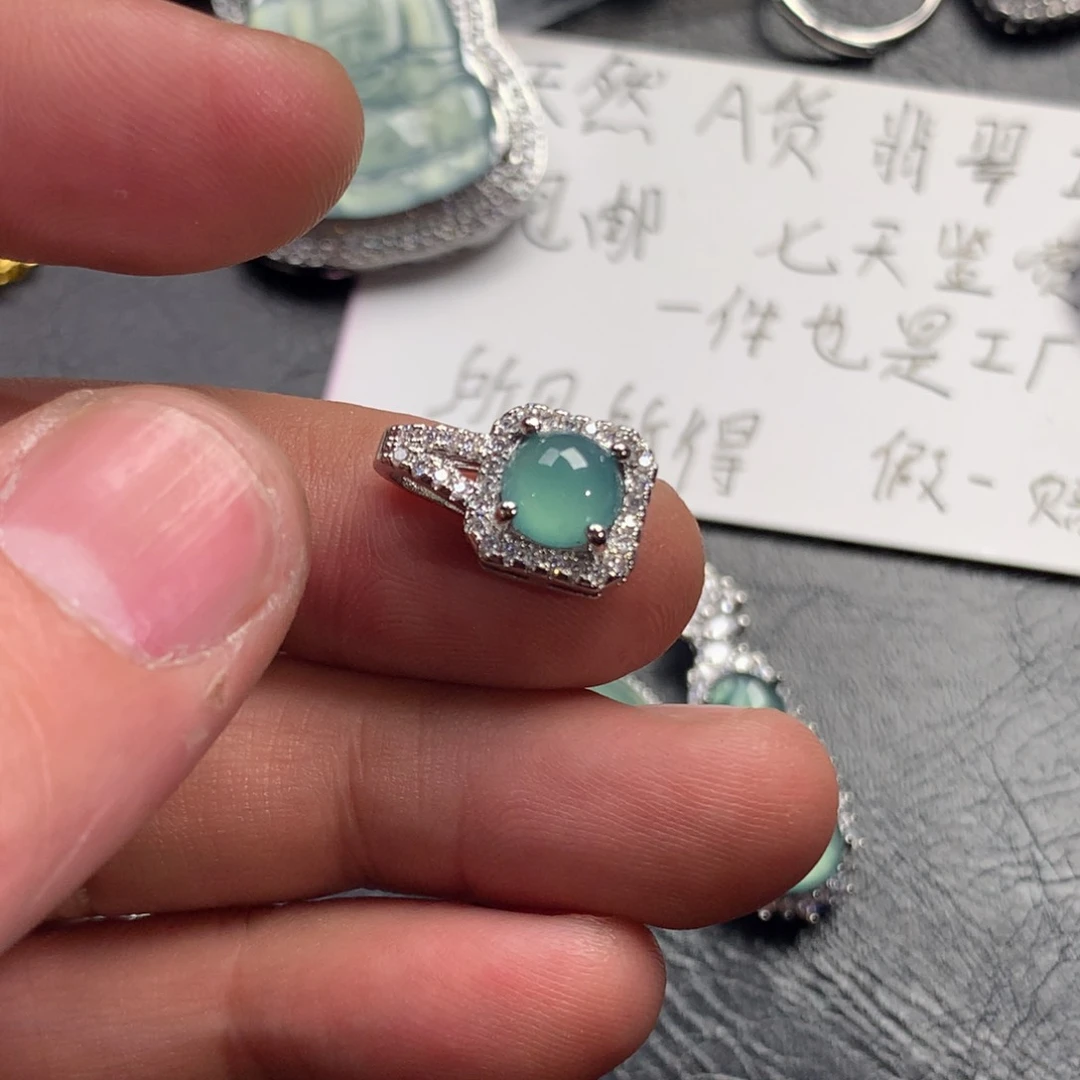 翡翠颈饰未镶嵌小提溜