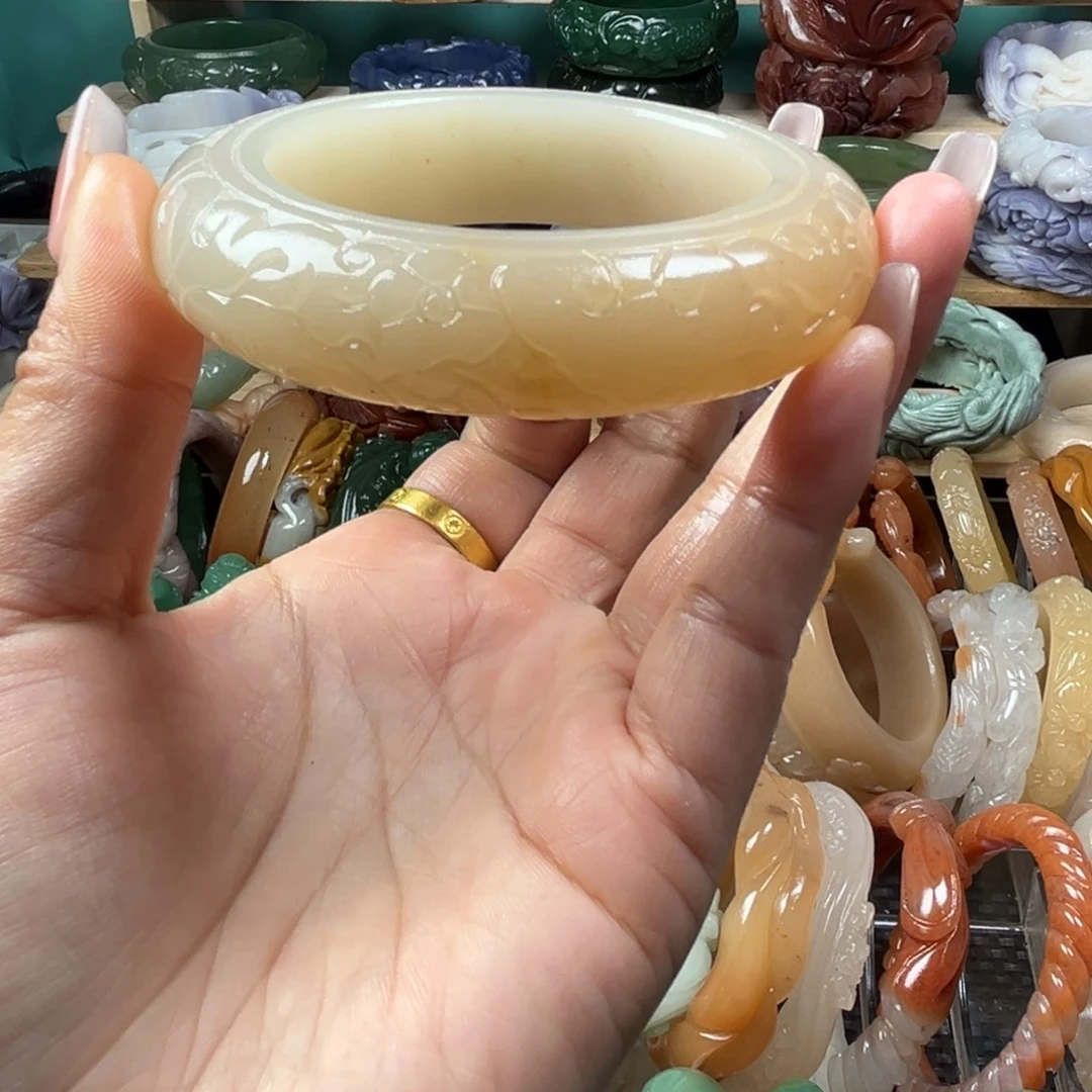 石英质玉未镶嵌纯手工雕刻手镯