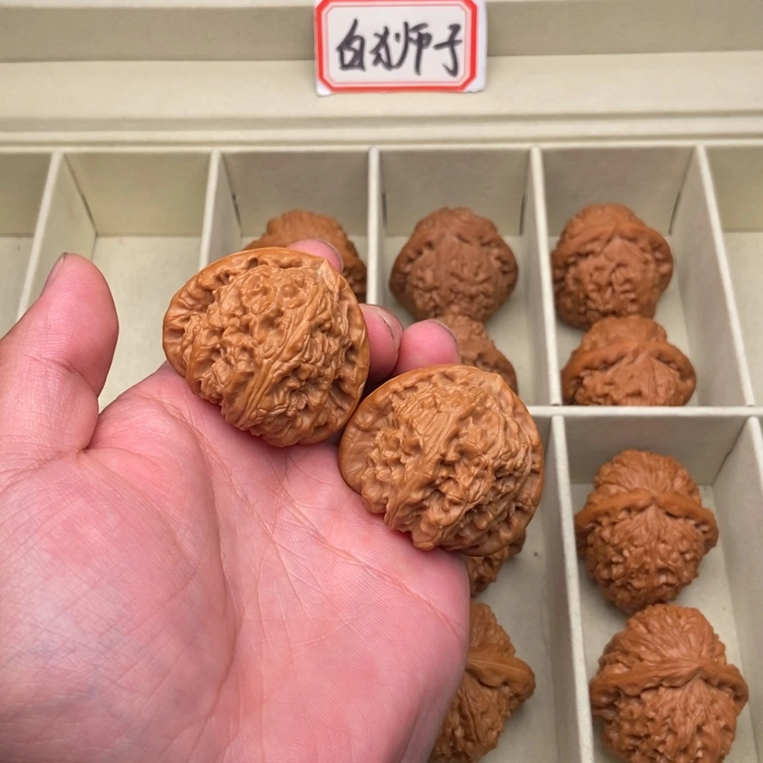 饿***哮文玩核桃把件三角白(43尺寸)