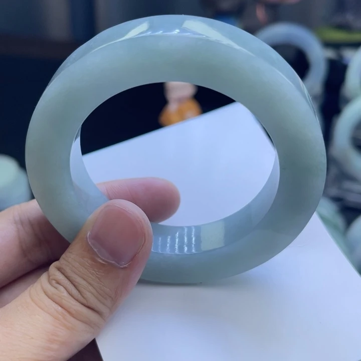 定制翡翠未镶嵌手镯