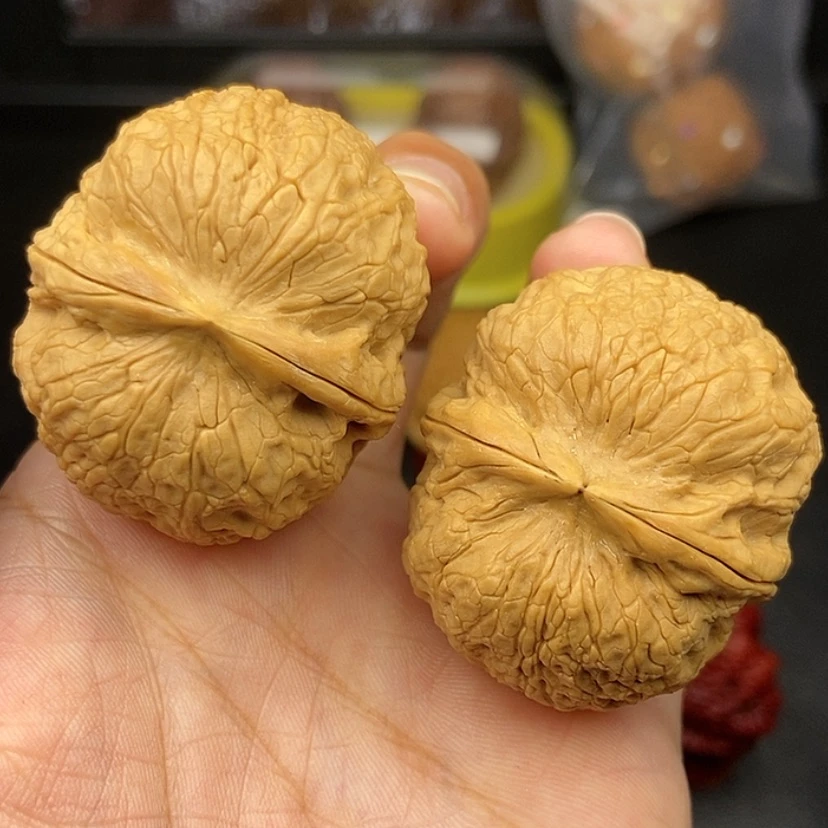 【闪购商品】把件文玩核桃40尺牡丹绣球52.2克