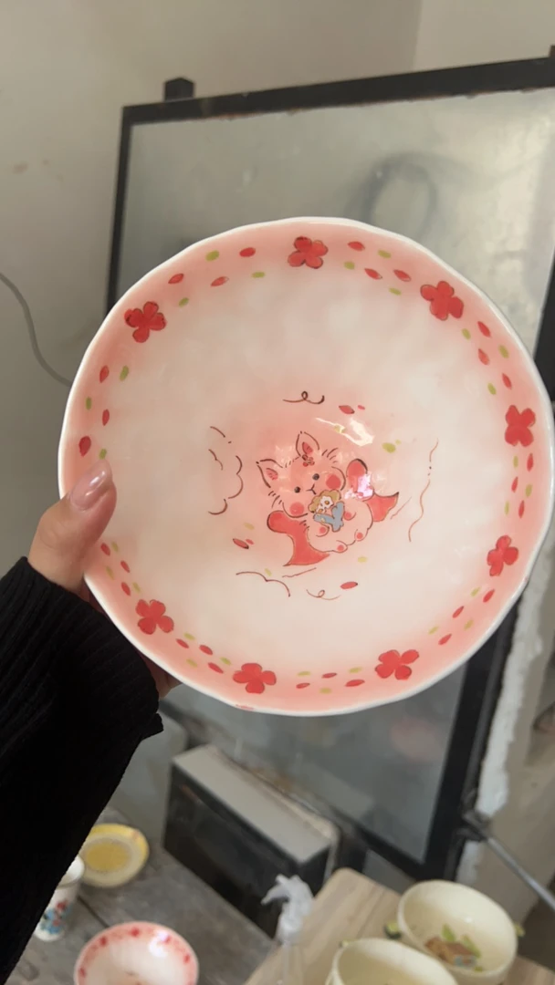 粉色兔子手绘大斗笠面碗