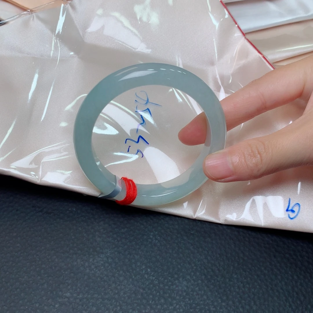 翡翠手镯未镶嵌翡翠