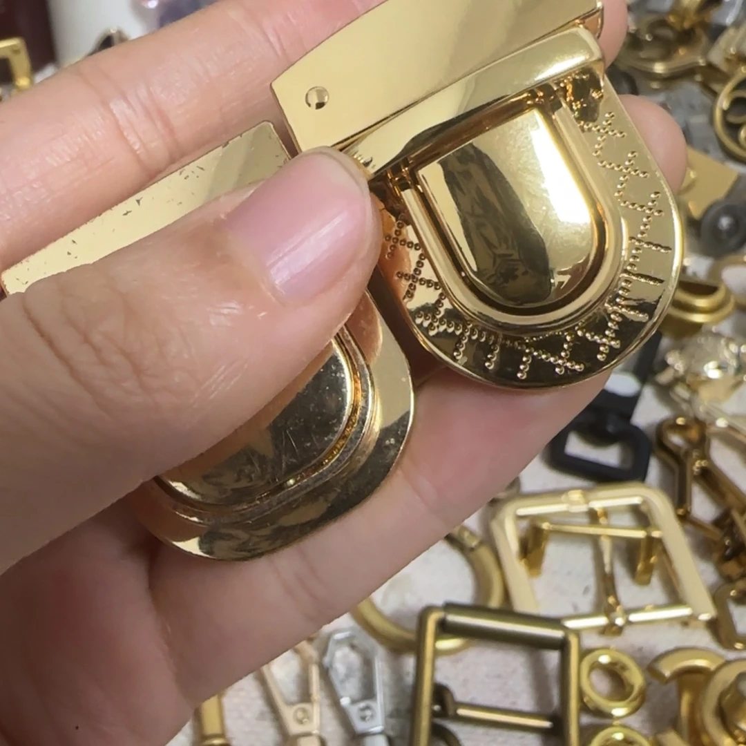 金色插锁15元2个.