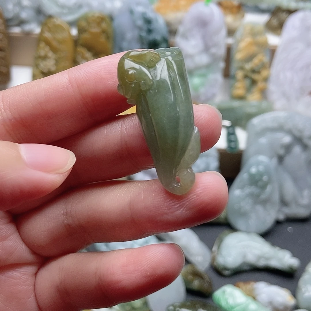 翡翠未镶嵌颈饰翡翠