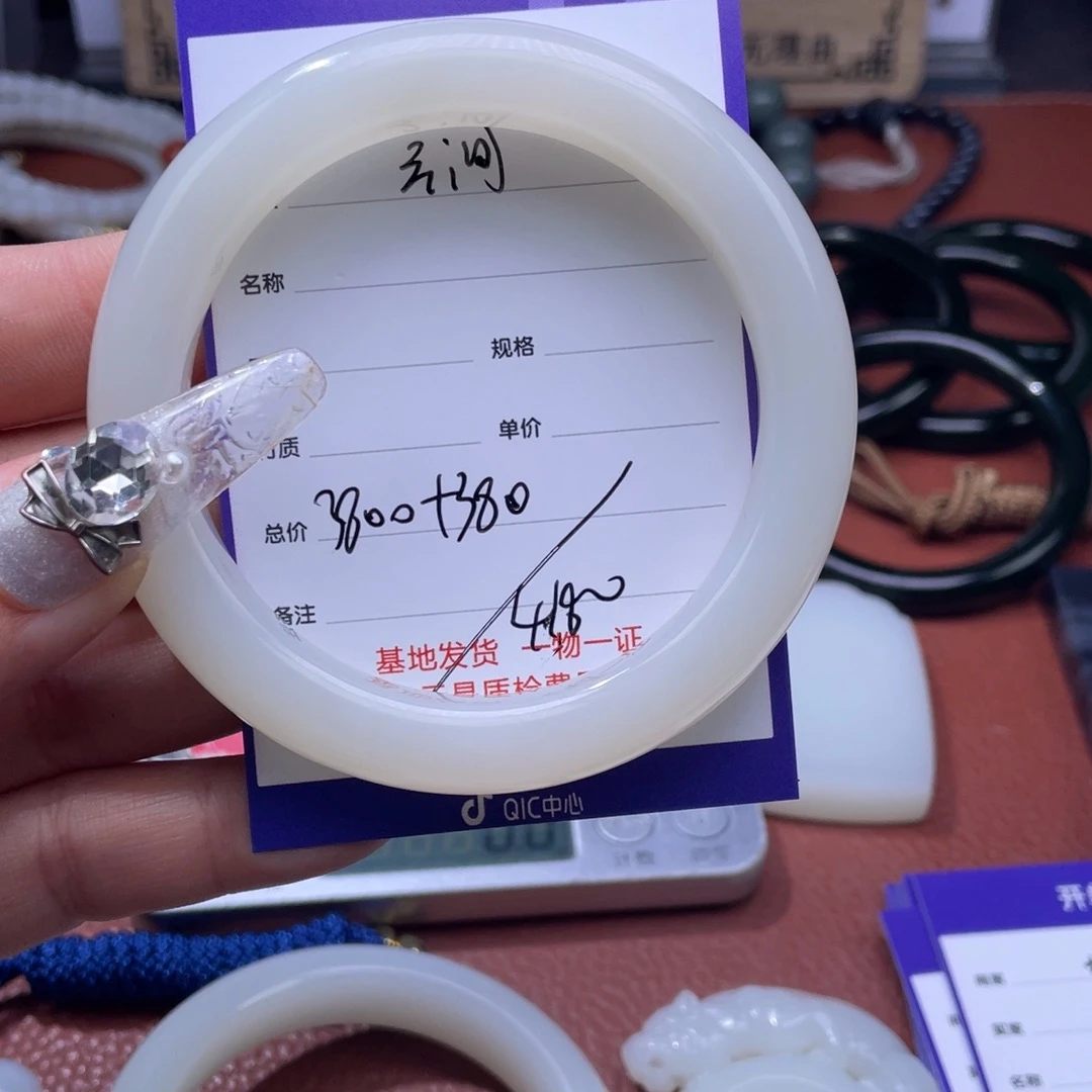 ****影和田玉未镶嵌颈饰