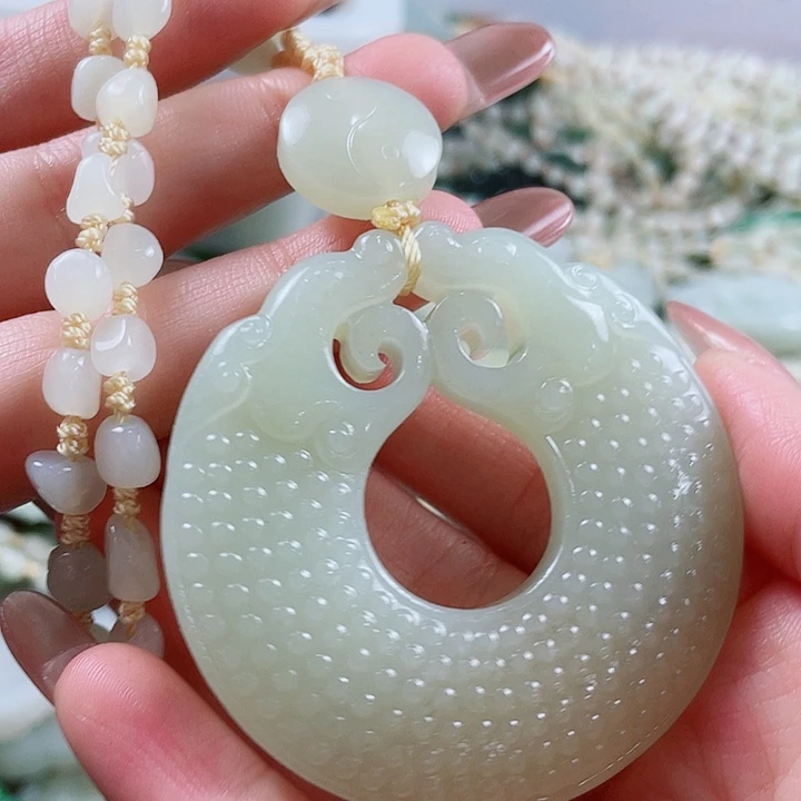 颈饰未镶嵌和田玉