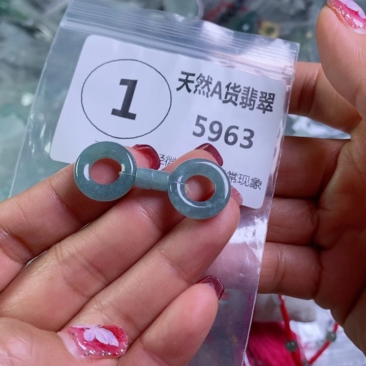 翡翠颈饰未镶嵌吊坠