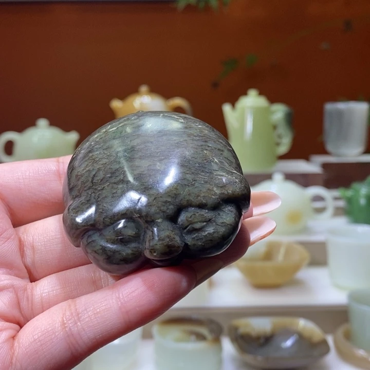 未镶嵌和田玉摆件且末糖草花福猪手把件