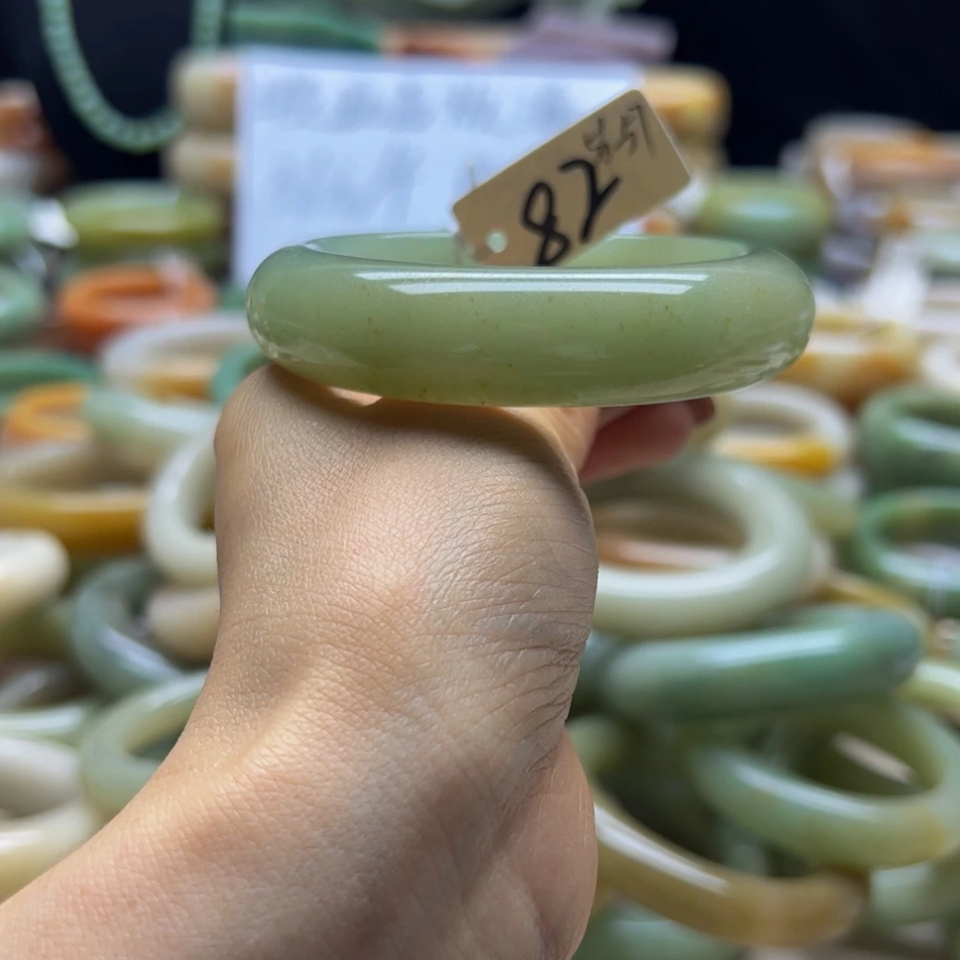 石英岩玉手镯未镶嵌