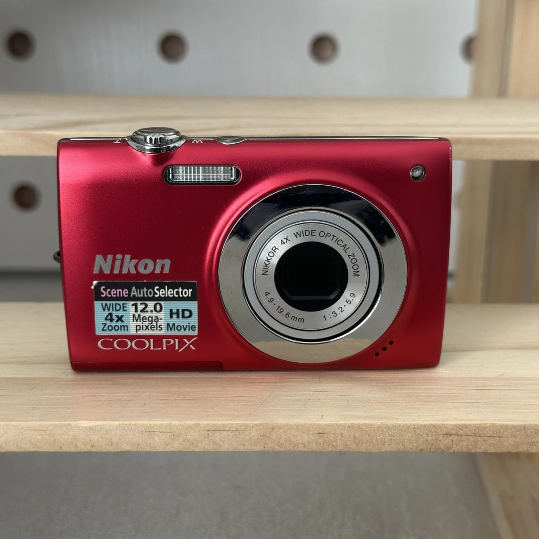 95新 Nikon/尼康 S2550红色1200万像素4倍变焦成色新冷白出片
