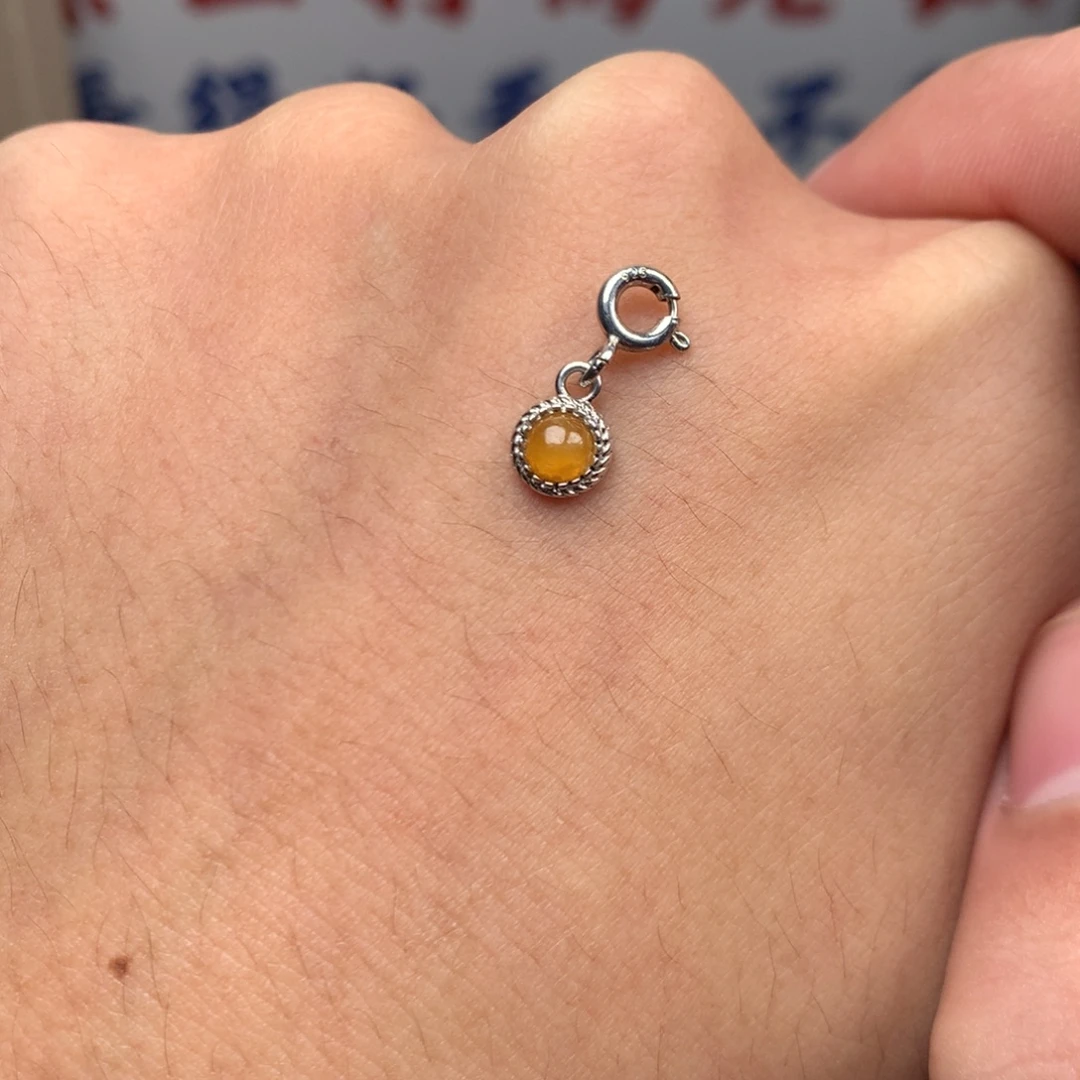 翡翠未镶嵌颈饰你是