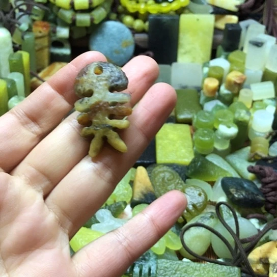 未镶嵌岫玉吊坠岫