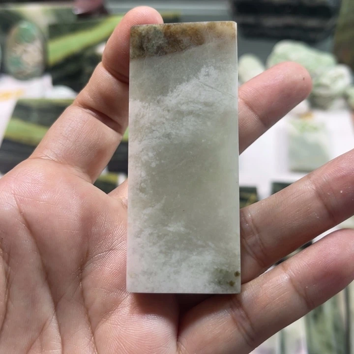 独山玉未镶嵌颈饰