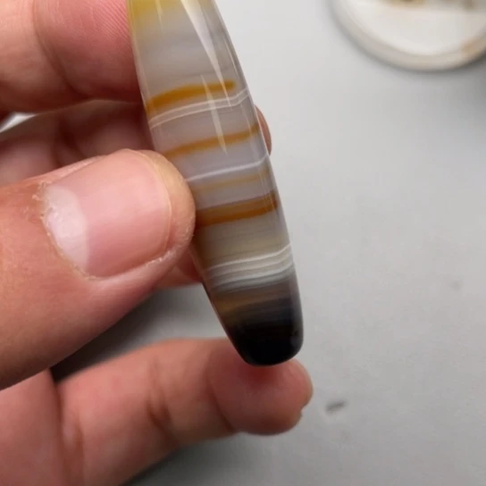 玛瑙/玉髓颈饰未镶嵌严*