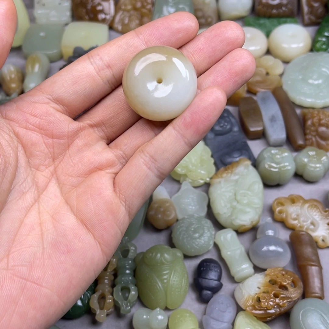 Y***a和田玉未镶嵌颈饰