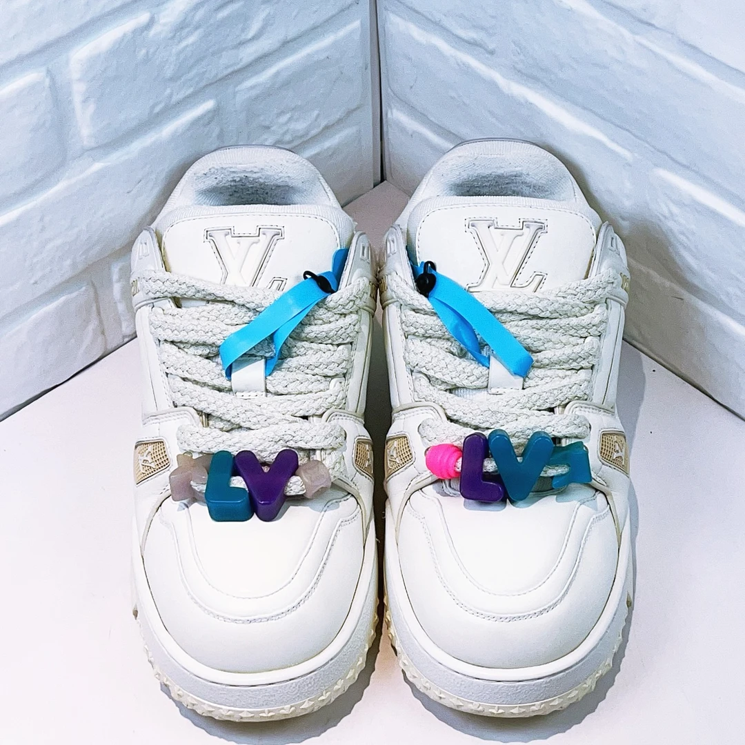 95新 LouisVuitton/路易威登 trainer 白色小胖丁 欧码8码 42码