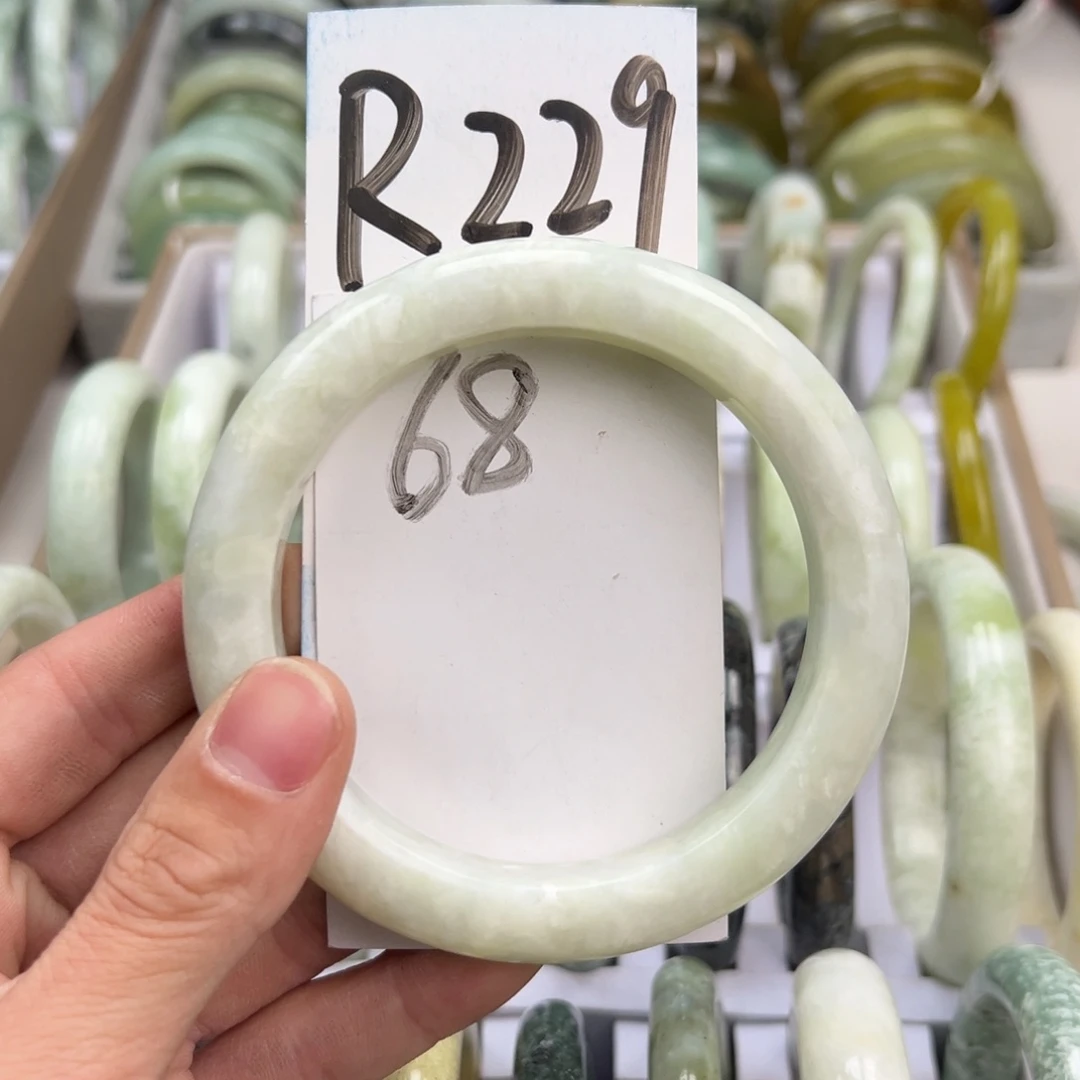 岫玉手镯未镶嵌天然岫玉