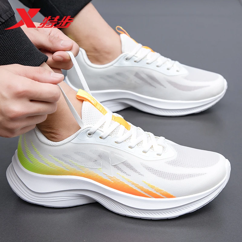 特步男鞋运动鞋2025新款减震冬季软底潮流网面透气男士休闲跑步鞋