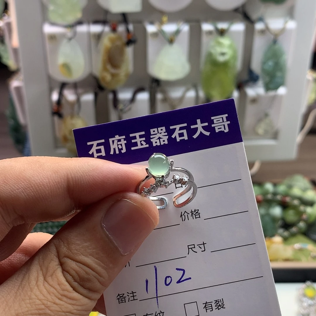 【闪购商品】蛇纹石玉未镶嵌颈饰