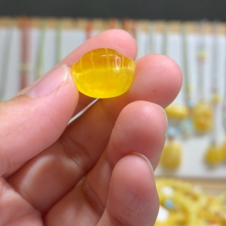 蜜蜡未镶嵌裸石配饰