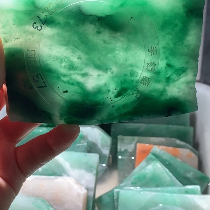 彼***开定制石英质玉（非洲翠）