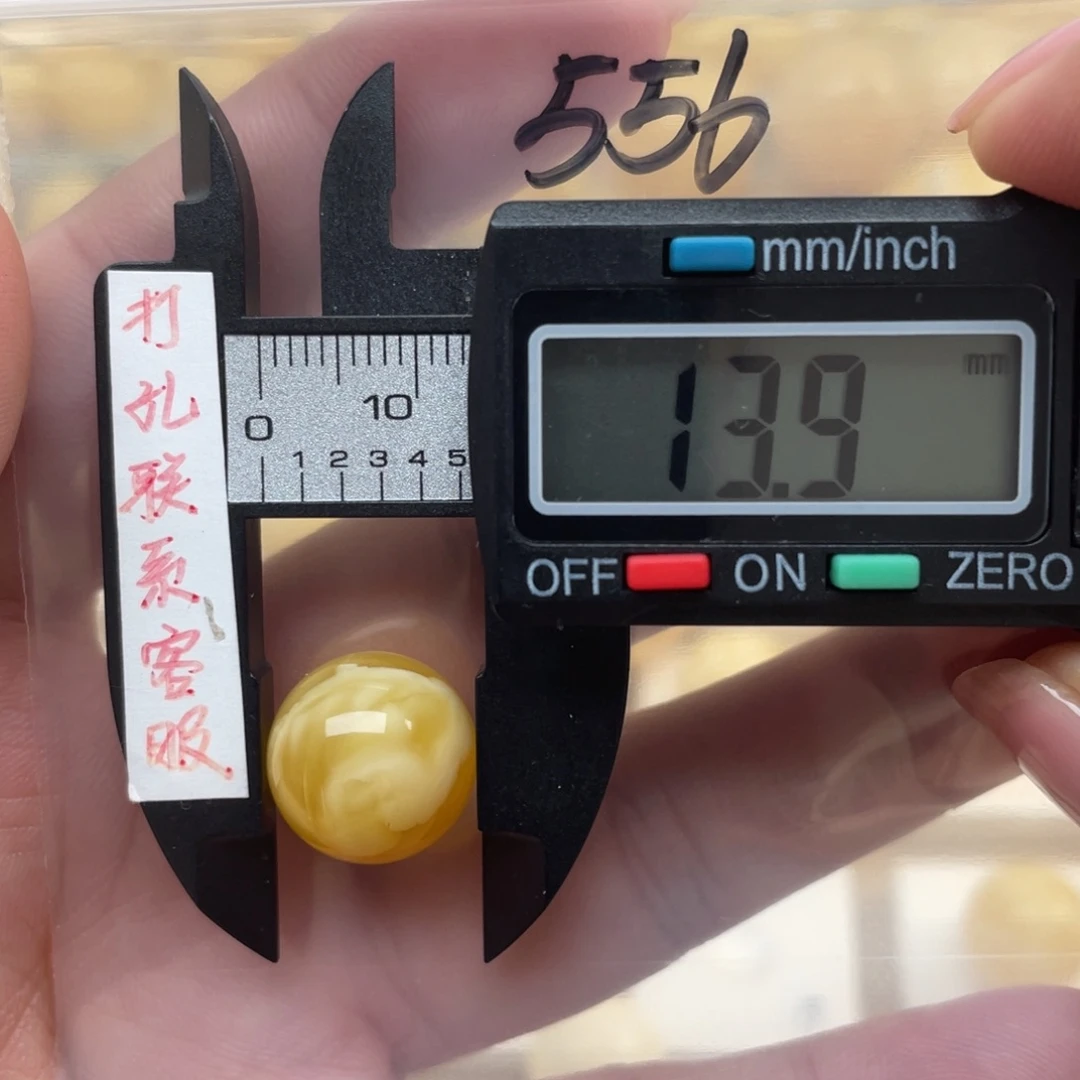 蜜蜡裸石未镶嵌蜜蜡