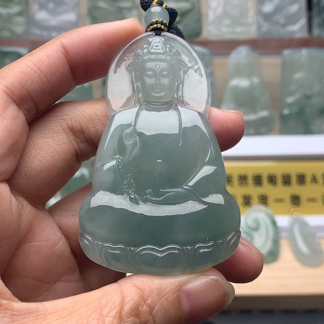 临***玩翡翠未镶嵌颈饰素衣