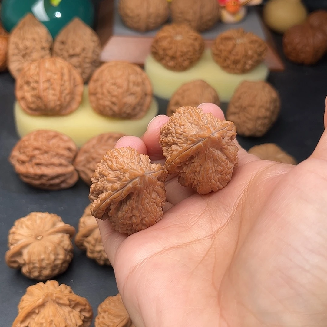 和***尘文玩核桃把件塔尖