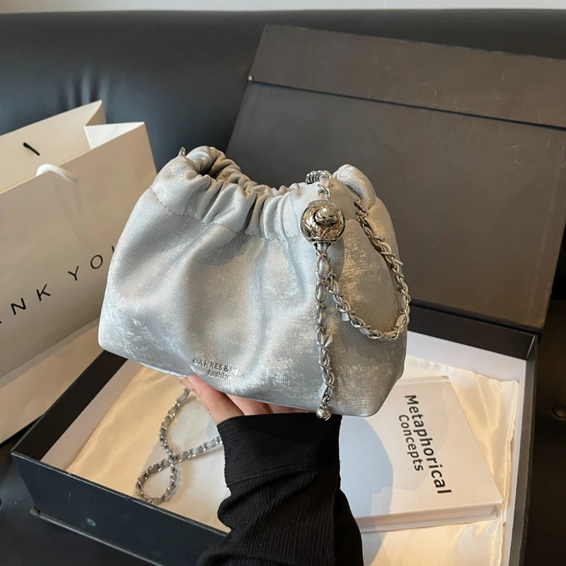 VIPOL新中式国风包包女式新款夏天褶皱链条云朵包高级感单肩斜挎