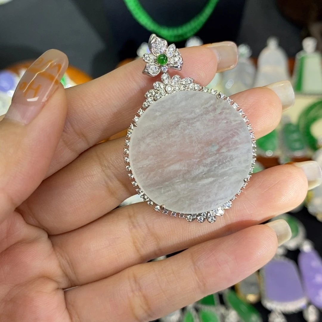 翡翠未镶嵌颈饰A货翡翠