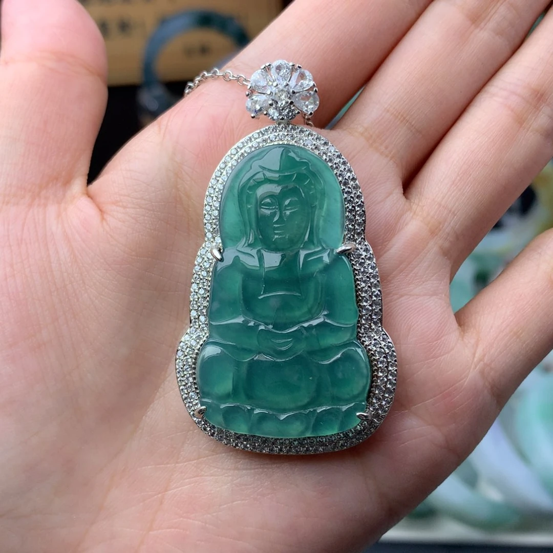 翡翠未镶嵌颈饰多样性