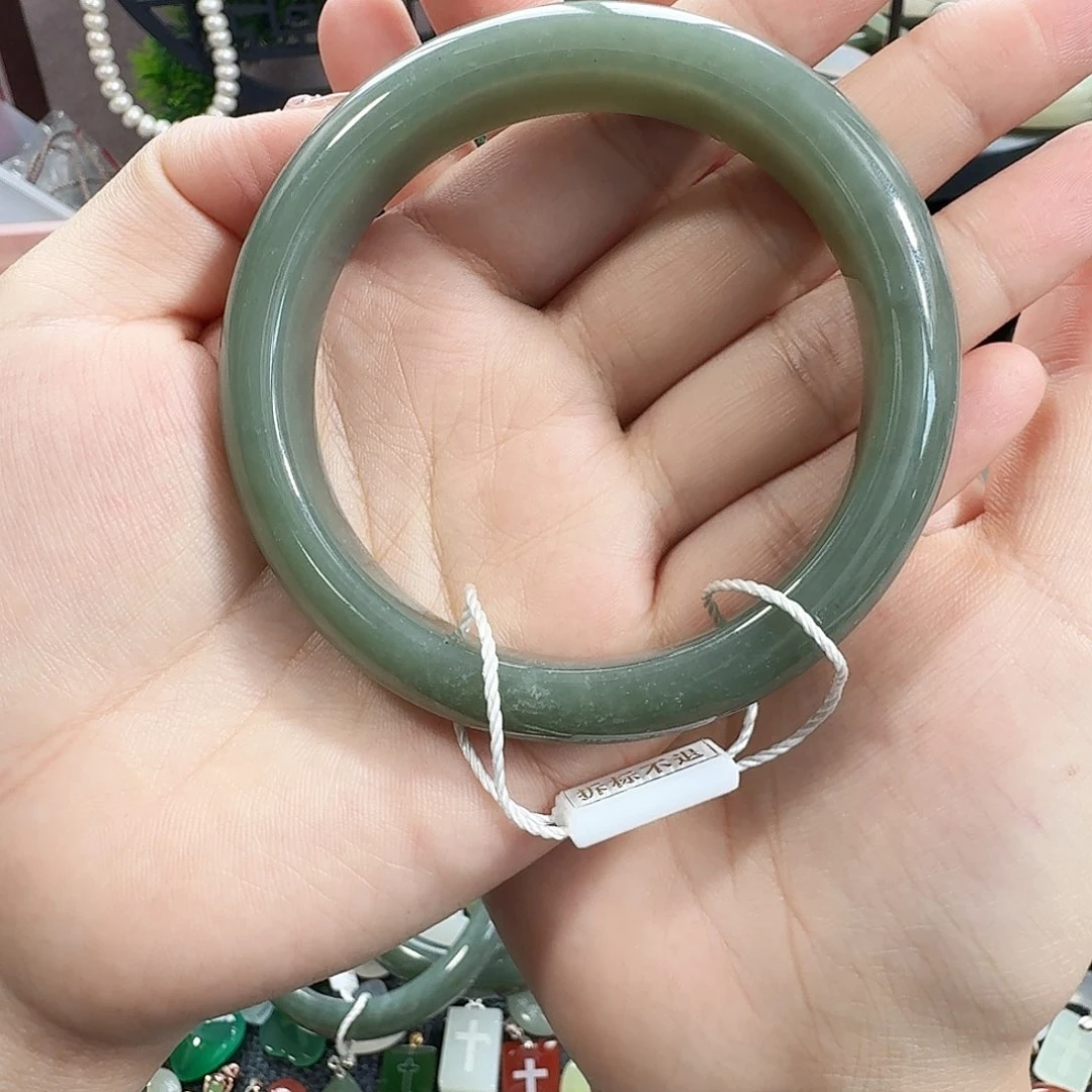 和田玉手镯未镶嵌欢**子