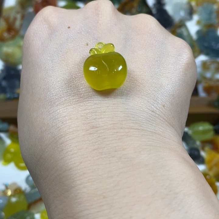 未镶嵌蛇纹石玉吊坠